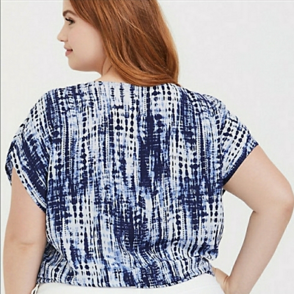 BLUE TIE-DYE CHALLIS SEMI CROPPED BLOUSE - Picture 2 of 4